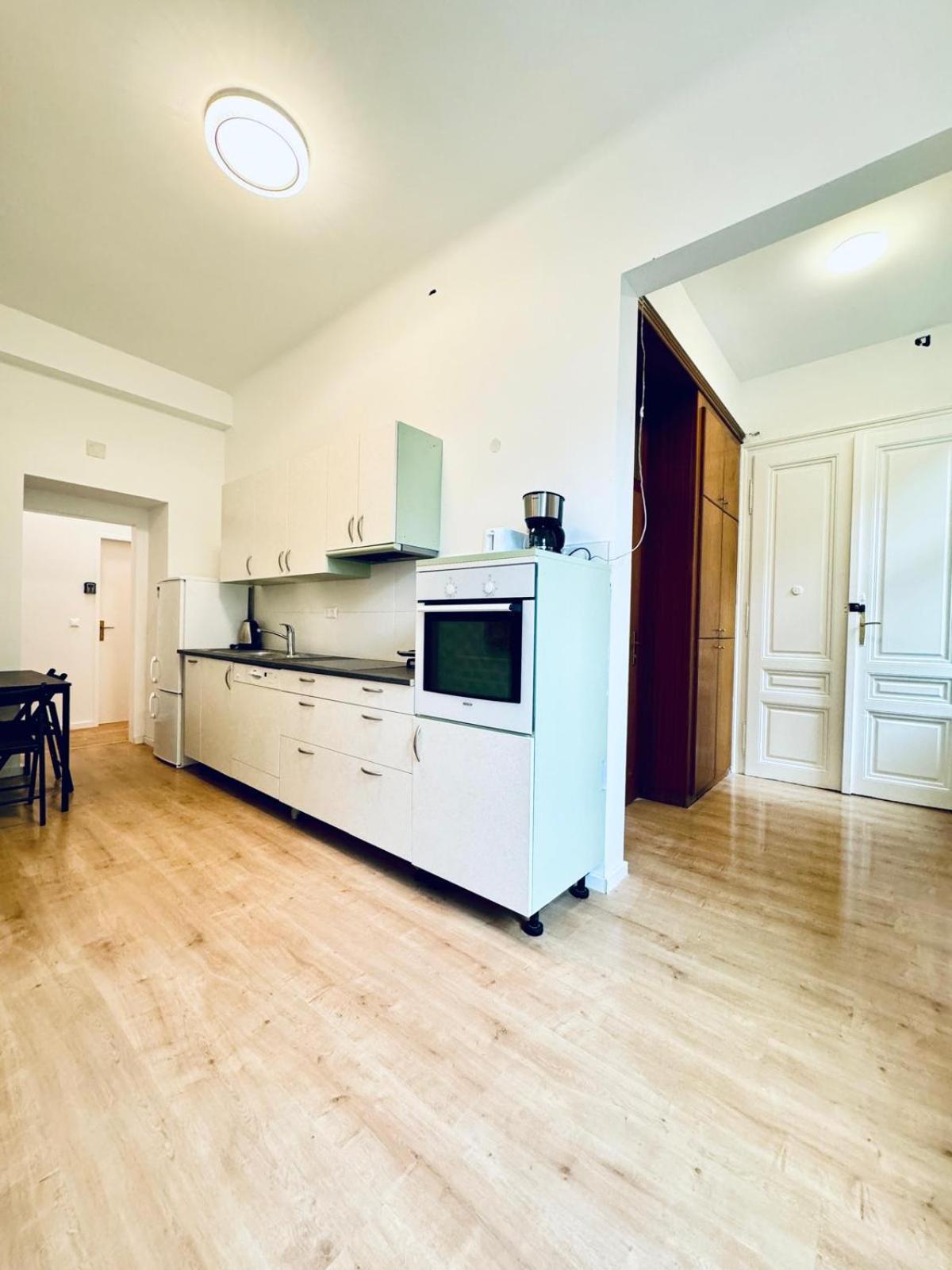 5br Shared Ideal For Groups 7 Min To Westbahnhof Appartement Wenen